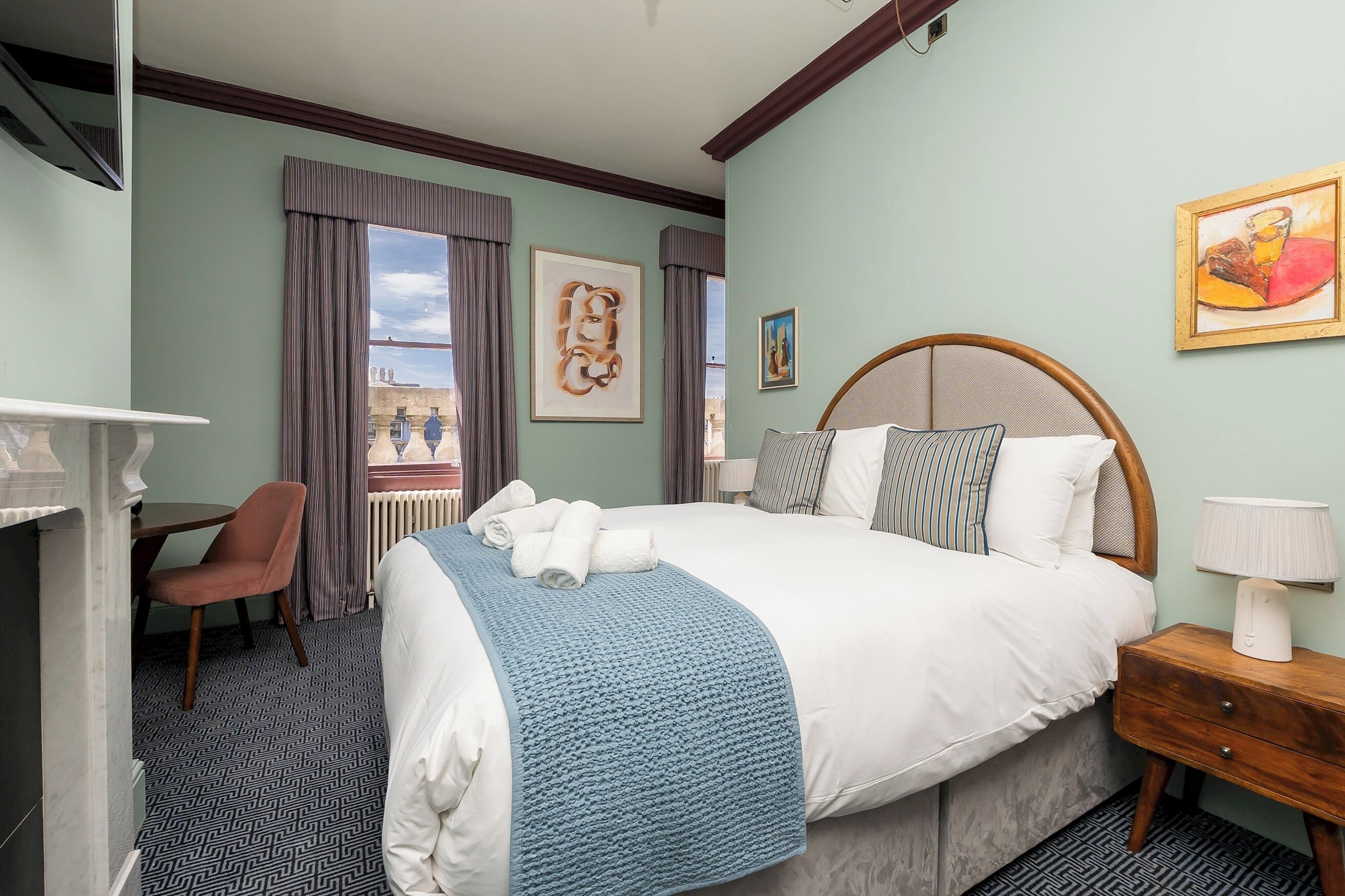 Ferros/tábuas de passar roupa, Wi-Fi de cortesia, roupa de cama