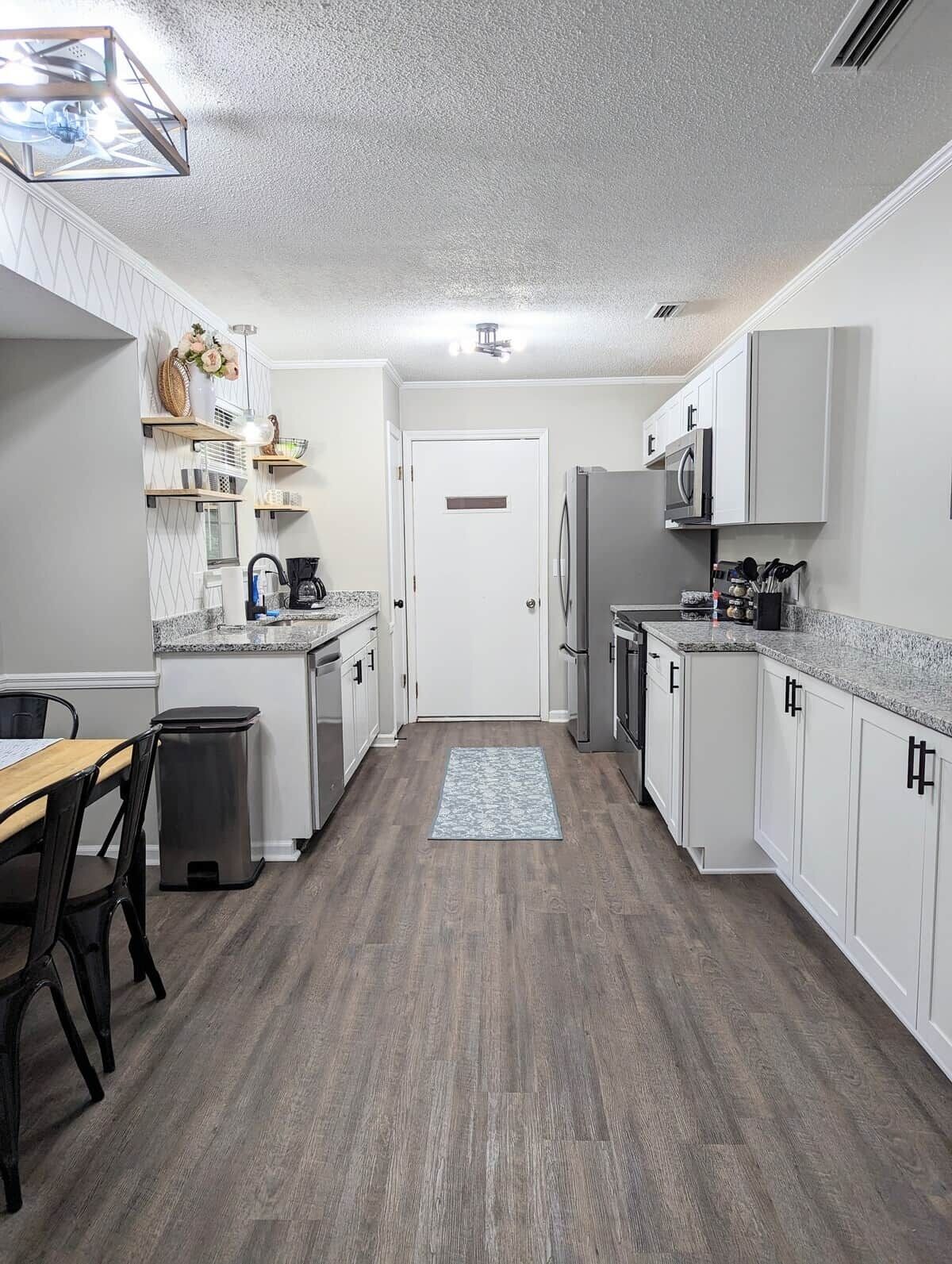 冰箱、微波炉、烤箱、炉灶