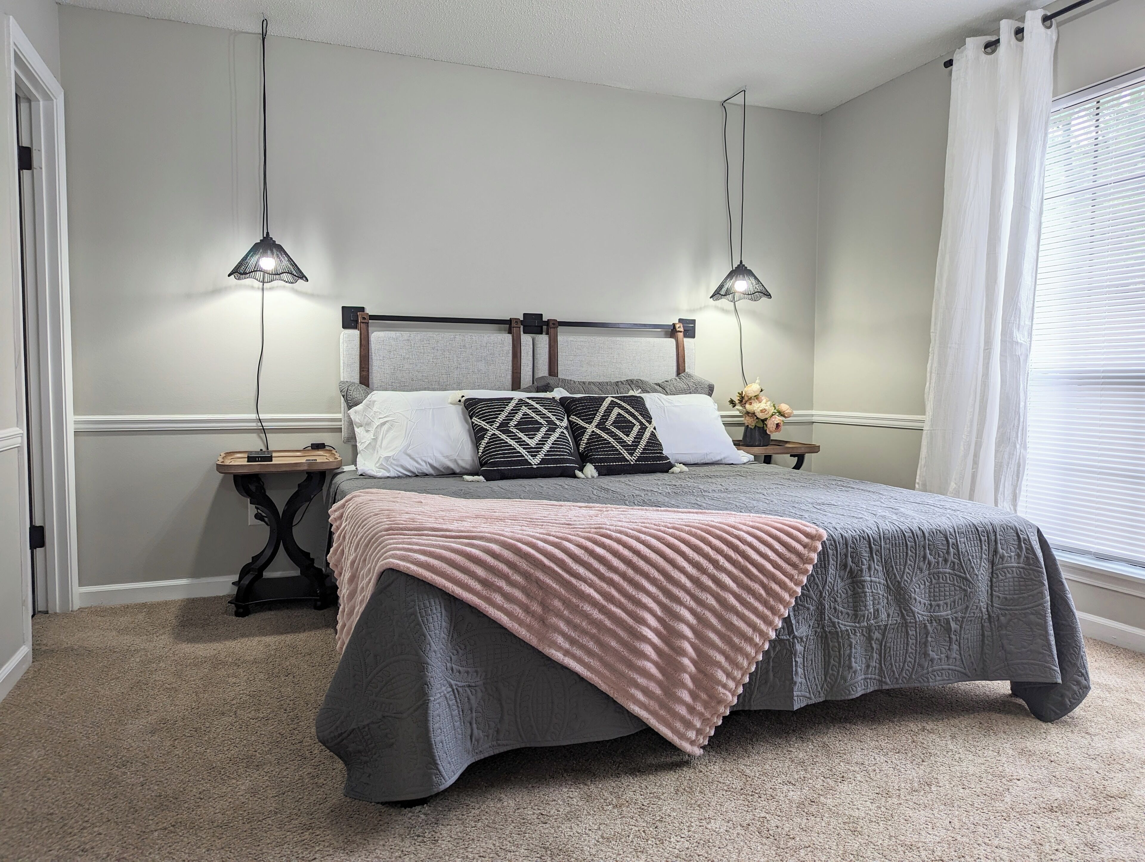 Iron/ironing board, WiFi, bed sheets