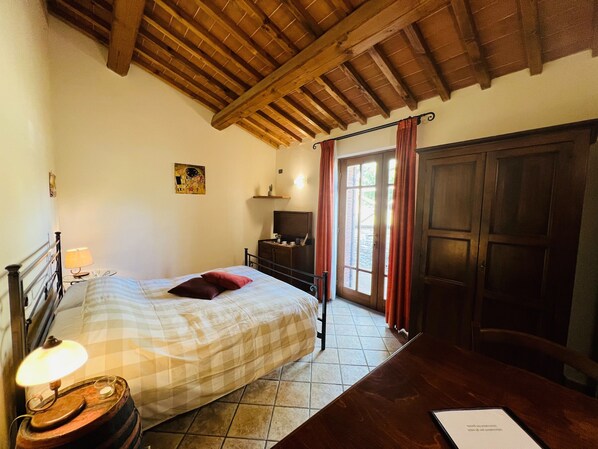 Iron/ironing board, WiFi, bed sheets - Il Bacio – Agriturismo with Experiences, Breakfast Included - Le Ceregne Bio (Pieve Santo Stefano)