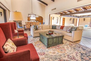 TV, fireplace, stereo - Villa 48 · Cabo Golf Luxury (Cabo San Lucas)