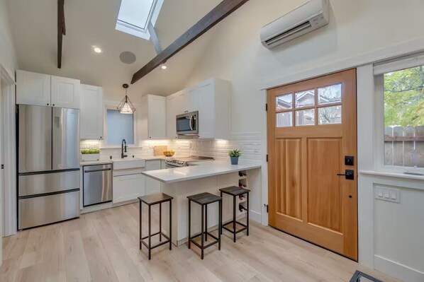 Private kitchen - Grant Park Guest House (Portland)