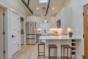 Private kitchen - Grant Park Guest House (Portland)