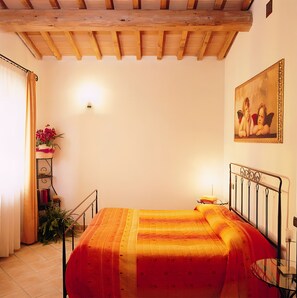 Fer et planche à repasser, Wi-Fi, literie fournie