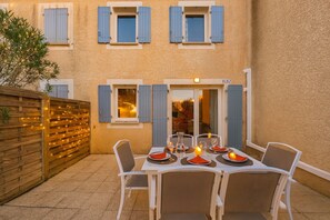 Outdoor dining - L’Échappée Belle, 4 guests, Pool in Calvisson (Calvisson)