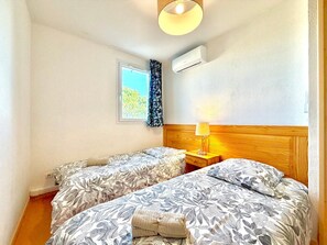 2 bedrooms, Internet, bed sheets - L’Échappée Belle, 4 guests, Pool in Calvisson (Calvisson)