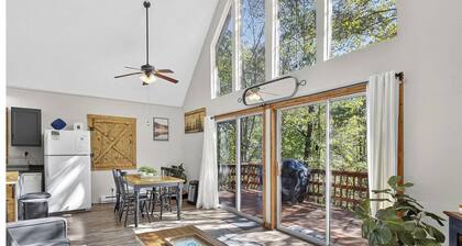 Quiet & Cozy Mountain Chalet near Bryce, Relax with Hot Tub & Fire Pit