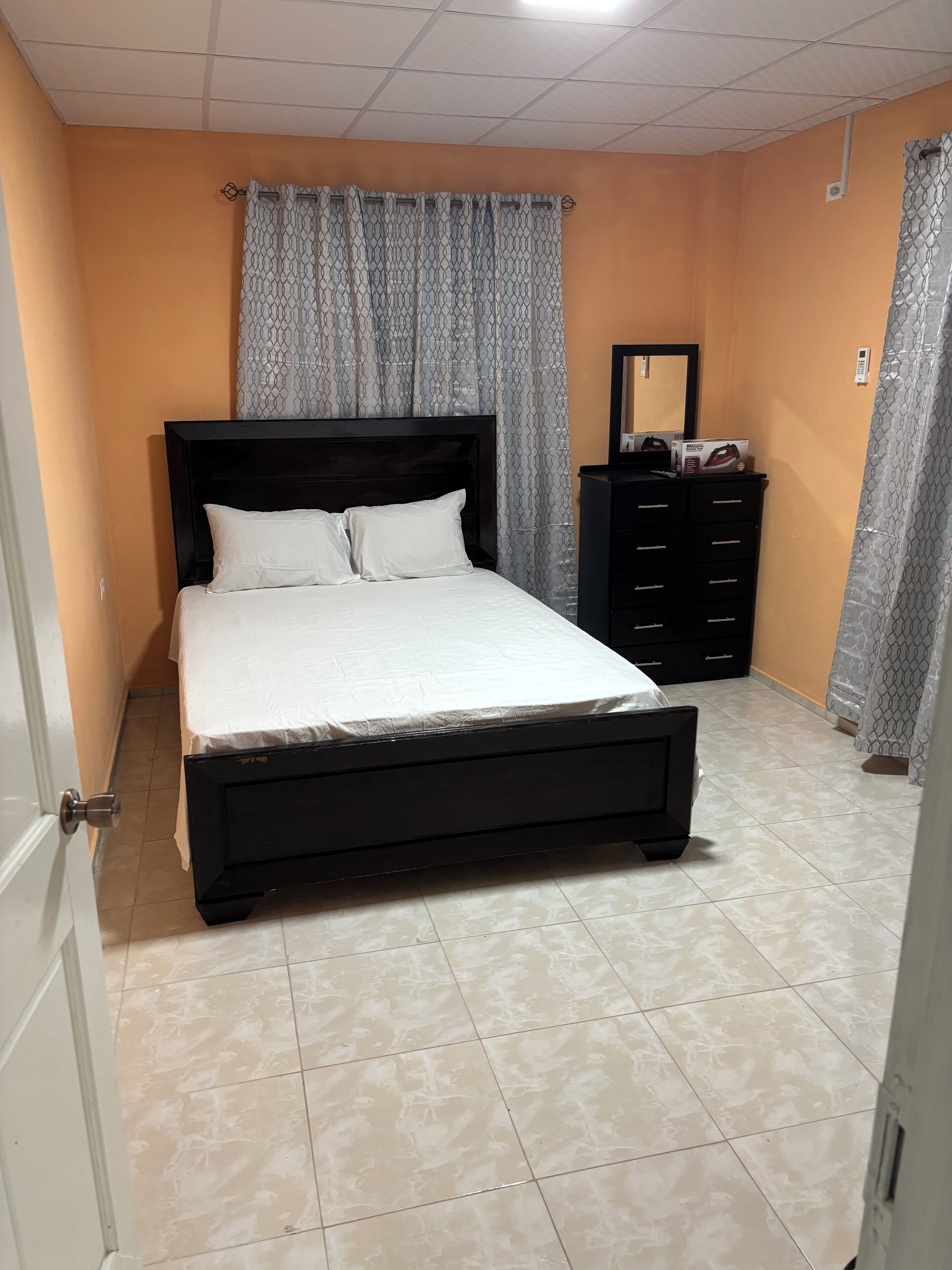 Strykejern/-brett, wi-fi og sengetøy