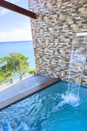 Pool - NEW Oceanfront, King Suite, Private Plunge Pool (Roatan)