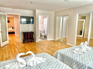 2 bedrooms, iron/ironing board, WiFi, bed sheets - Miami Beach-Front with Amazing Pool (Miami Beach)