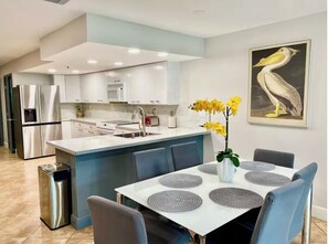 Private kitchen - Miami Beach-Front with Amazing Pool (Miami Beach)