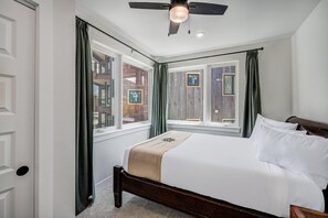 2 bedrooms, in-room safe, iron/ironing board, travel cot - Modern 2BR Condo w/ Den | Free Resort Shuttle (Keystone)