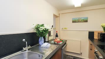 Cookware/dishes/utensils