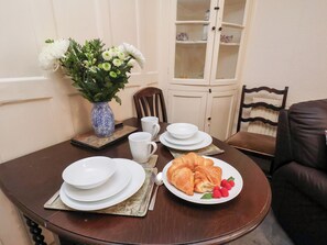 Dining - Stowaway Cottage Church Street (Whitby)