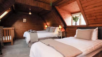 2 bedrooms, individually decorated, individually furnished, free WiFi