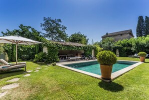 Pool - Holiday in Provence - La Bastide de Maubec (Maubec)