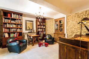 المنشأة من الداخل