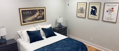 Iron/ironing board, WiFi, bed sheets