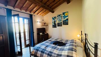 Iron/ironing board, WiFi, bed sheets