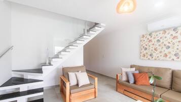 Basic-Apartment | Wohnbereich | 32-Zoll-Smart-TV mit Digitalempfang