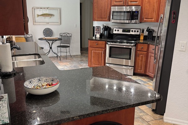 Geladeira, micro-ondas, fogão, cooktop
