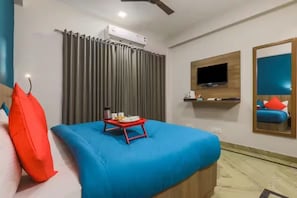 Iron/ironing board, WiFi, bed sheets - Loginn Stays #3 (Gurugram)