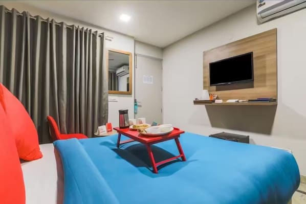 Iron/ironing board, WiFi, bed sheets - Loginn Stays #3 (Gurugram)