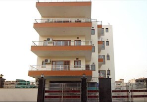 Exterior - Loginn Stays #3 (Gurugram)