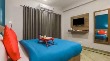 Tabla de planchar con plancha, acceso a internet y ropa de cama