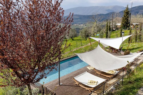 Villa 'Ancòra Tenuta Lonciano' with Pool and Mountain View