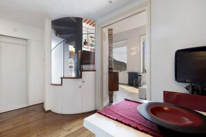 Interior - Villa 'Ancòra Tenuta Lonciano' with Pool and Mountain View (Sesto Fiorentino)