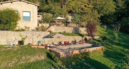 Villa 'Ancòra Tenuta Lonciano' with Pool and Mountain View