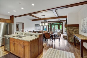 Interior - Platinum 3BR Beaver Creek Condo | Ski-in/Ski-out (Avon)