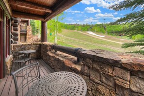 Outdoor dining - Platinum 3BR Beaver Creek Condo | Ski-in/Ski-out (Avon)