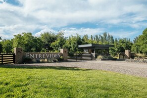 المنطقة المحيطة بالمنشأة