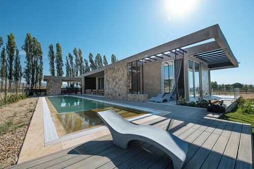 Casa del Olivo with Pool and Cava