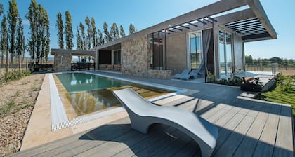 Casa del Olivo with Pool and Cava