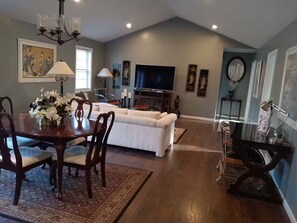 Smart TV - Chateau Bavaria/Great Corporate Housing (Birch Run)