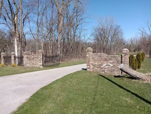 Property grounds - Chateau Bavaria/Great Corporate Housing (Birch Run)