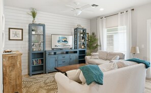 تلفزيون ذكي، ألعاب فيديو، كُتُب