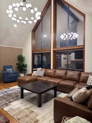 Fireplace - Modern Sunriver Retreat – Perfect for Two Families (Sunriver)