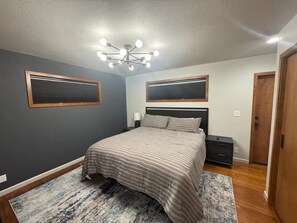 6 habitaciones, tabla de planchar con plancha y cuna de viaje 