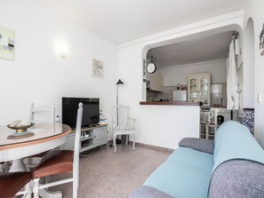 TV - Dappan White Apartment, Burgau, Algarve (Burgau)