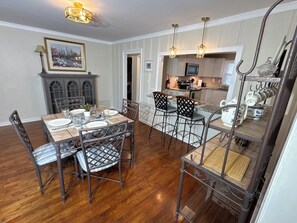 Dining - New Listing for Xmas! Sleeps 6; 5 min from I-40; Watts Bar Lake, Roane State Prk (Harriman)