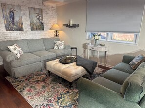 Smart TV, books - New Listing for Xmas! Sleeps 6; 5 min from I-40; Watts Bar Lake, Roane State Prk (Harriman)