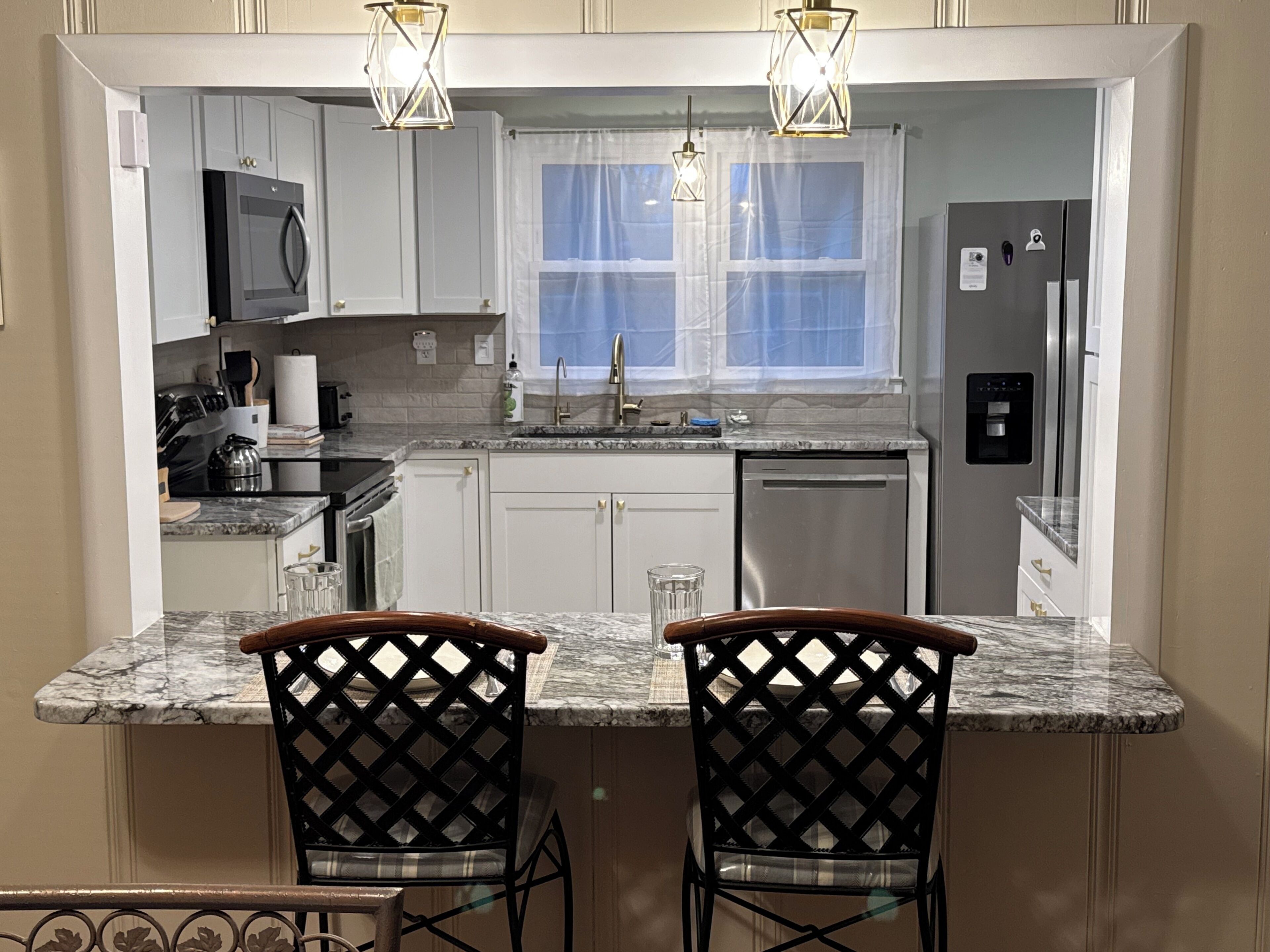 Refrigerador, microondas, horno y parrilla de estufa 