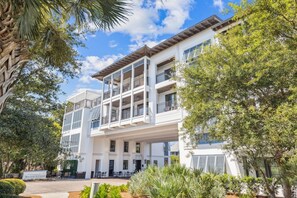 Exterior - Community Rooftop Pool! Beach is Across the Street! (Inlet Beach)