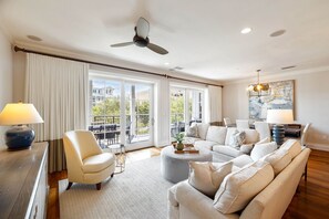 TV - Community Rooftop Pool! Beach is Across the Street! (Inlet Beach)