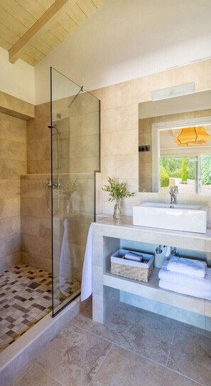 Bathroom - Ortikia - Four Bedroom Villa, Sleeps 8 (Lefkada City)