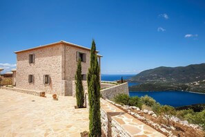 Property grounds - Ortikia - Four Bedroom Villa, Sleeps 8 (Lefkada City)